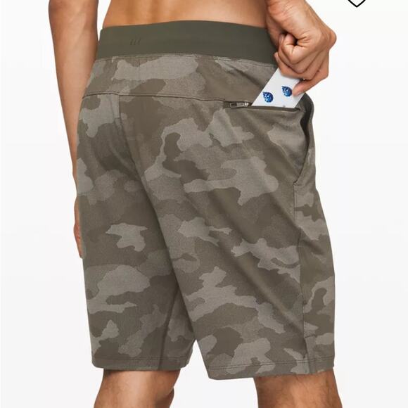 LULULEMON T.H.E. Short 9” Lined in Green Camo Size Small - Picture 4 of 8